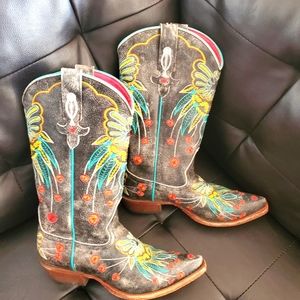 Gorgeous tribal print corral cowboy boots